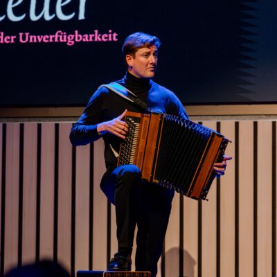 PH25_Samstag_Faltenradio©StefanieLässer-17.jpg