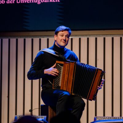 PH25_Samstag_Faltenradio©StefanieLässer-8.jpg